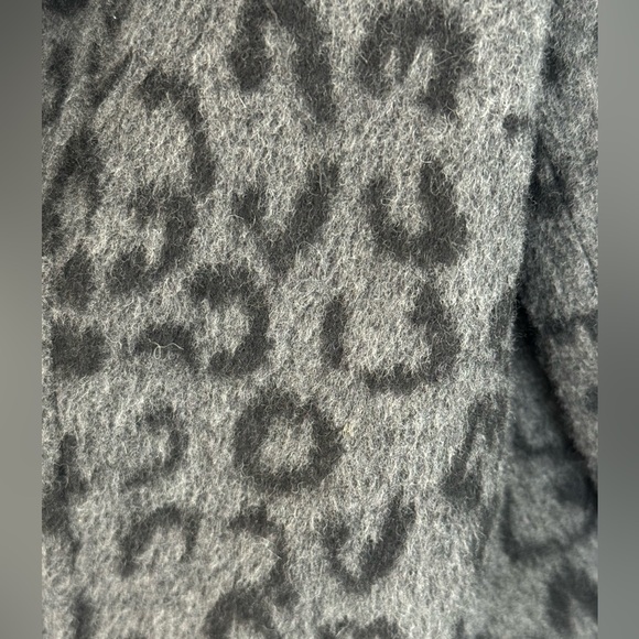 Women's XHILARATION Black Gray Animal Print/Fur Collar Coat Size Medium - Picture 5 of 8